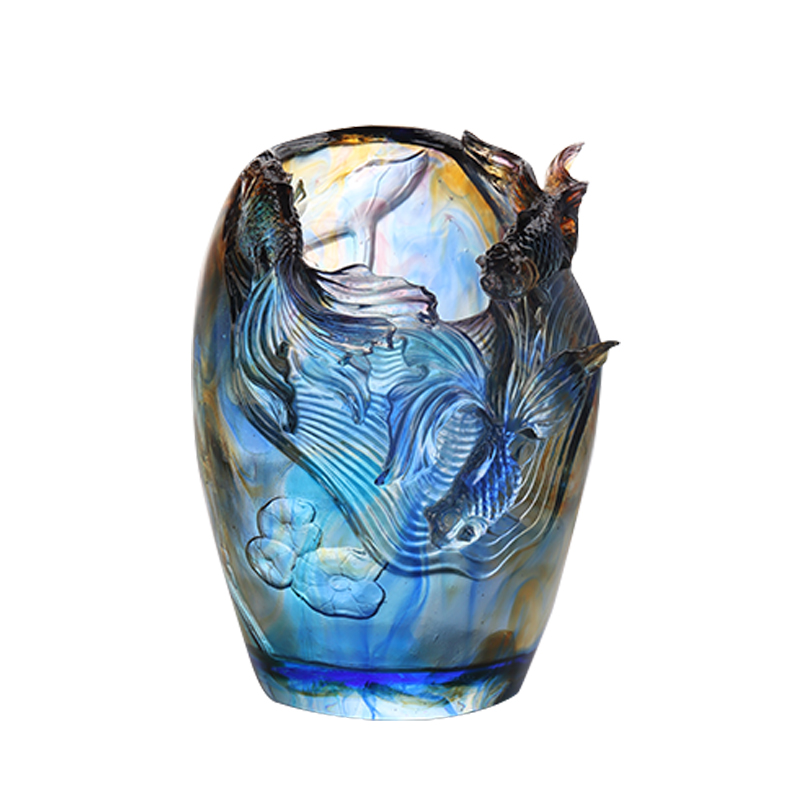 Vaso in vetro: lussuoso e sofisticato soggiorno, composizione floreale, cristallo, portafiori artistico conservato, tavolo da pranzo, ornamento decorativo 