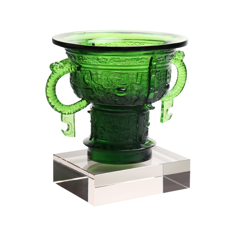 Treppiede cinese con manico a forma di orecchie di drago e motivo a spine