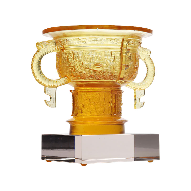 Treppiede cinese con manico a forma di orecchie di drago e motivo a spine