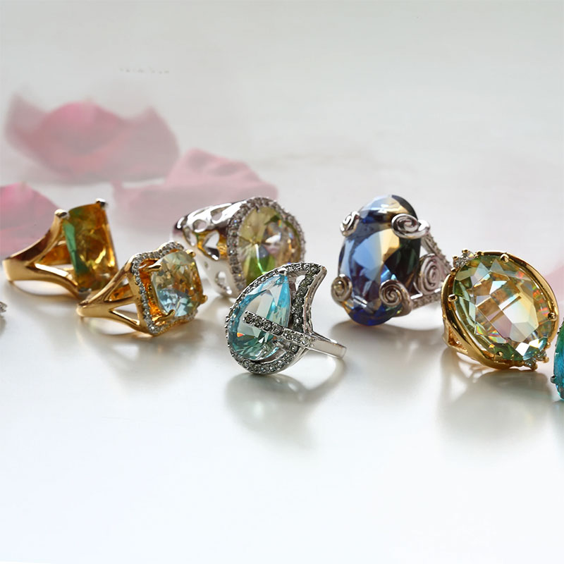 Anello con vetro molato a forma di lacrima