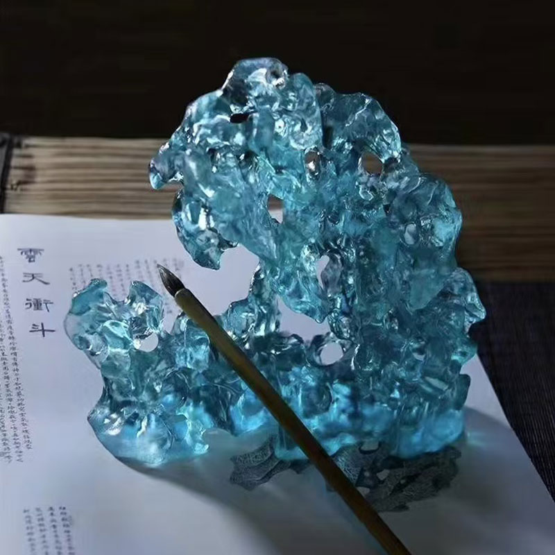 Ornamenti in vetro colorato blu a forma di roccia