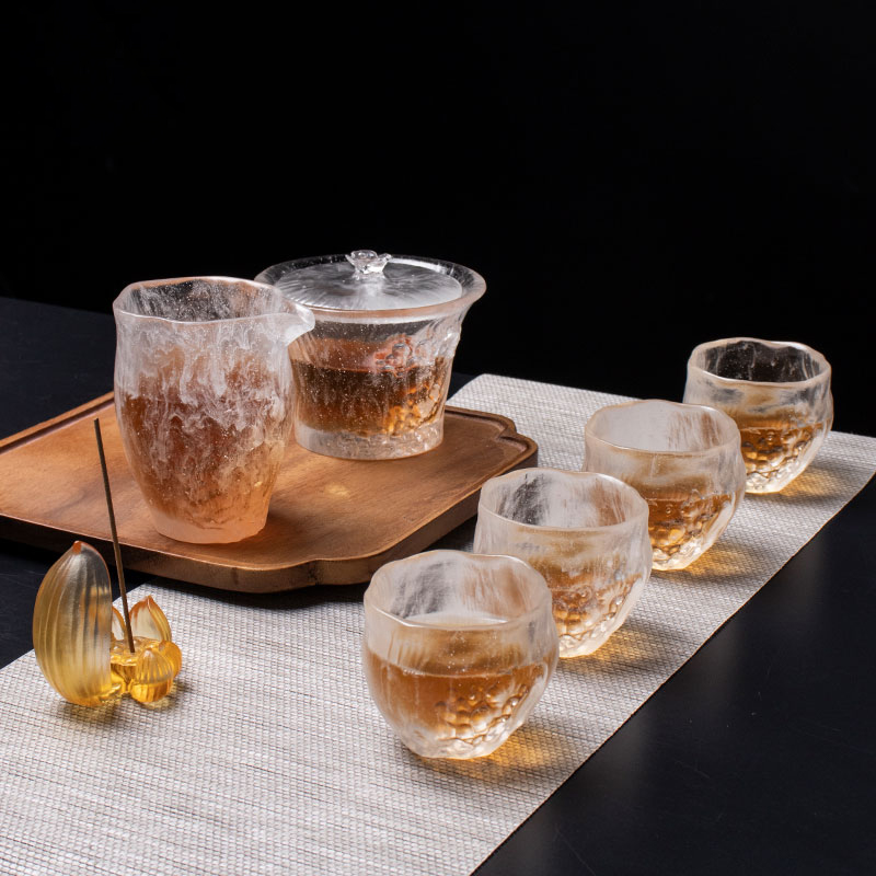 Set di tazze da tè trasparenti con coperchi