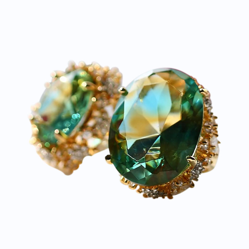 Orecchini in vetro verde con cuscinetti dorati