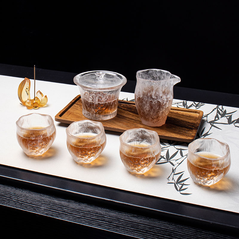 Set di tazze da tè trasparenti con coperchi