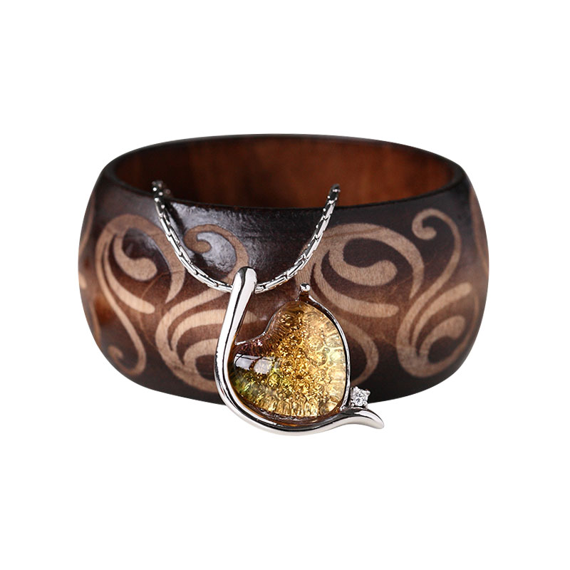 Elegante braccialetto color argento intarsiato con pendente in vetro