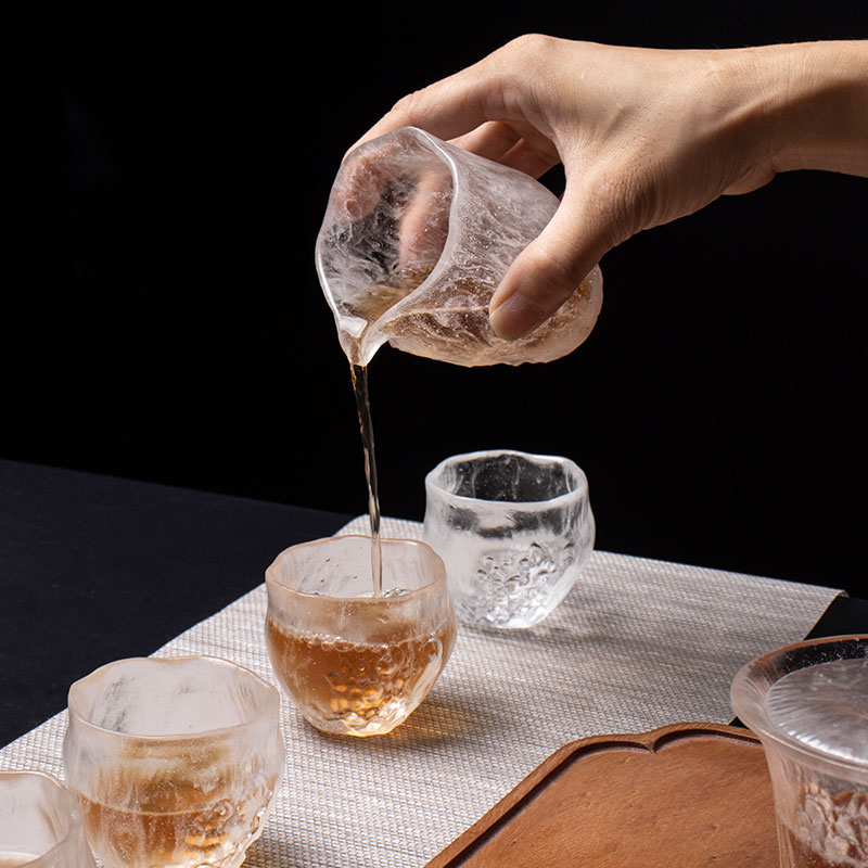 Set di tazze da tè trasparenti con coperchi