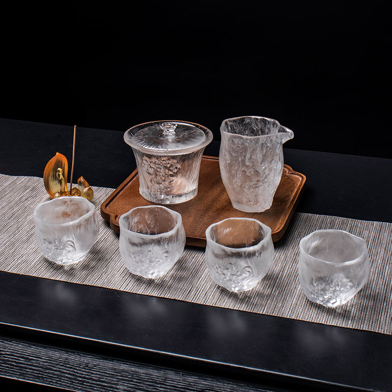 Set di tazze da tè trasparenti con coperchi