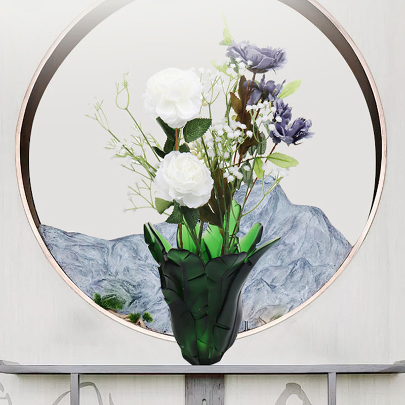 Vaso in vetro con foglia di banana verde per decorazione domestica