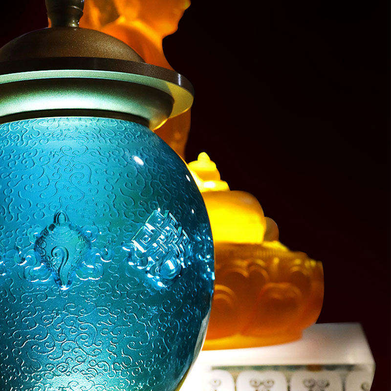 Offerte in vetro di cristallo dell'altare buddista con otto simboli di buon auspicio blu reale