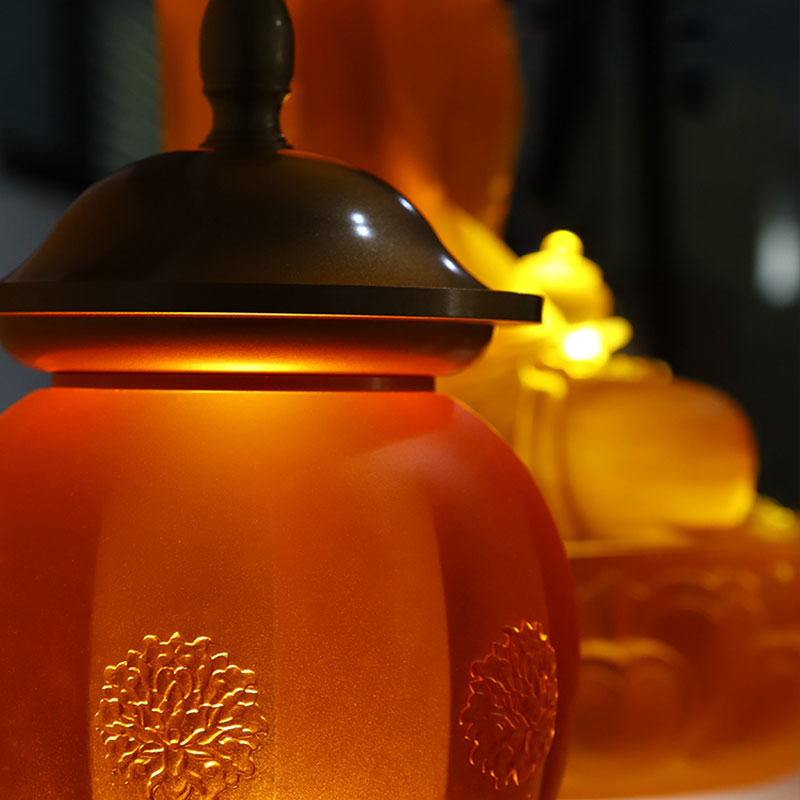 Set di offerte in vetro dorato per altare buddista della serie