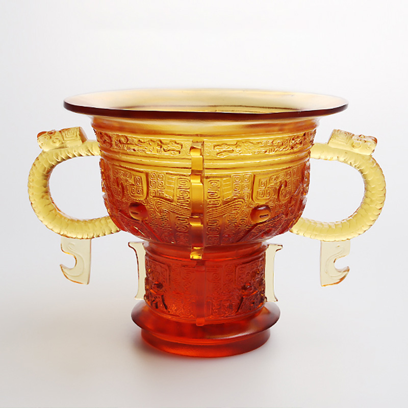 Treppiede cinese con manico a forma di orecchie di drago e motivo a spine