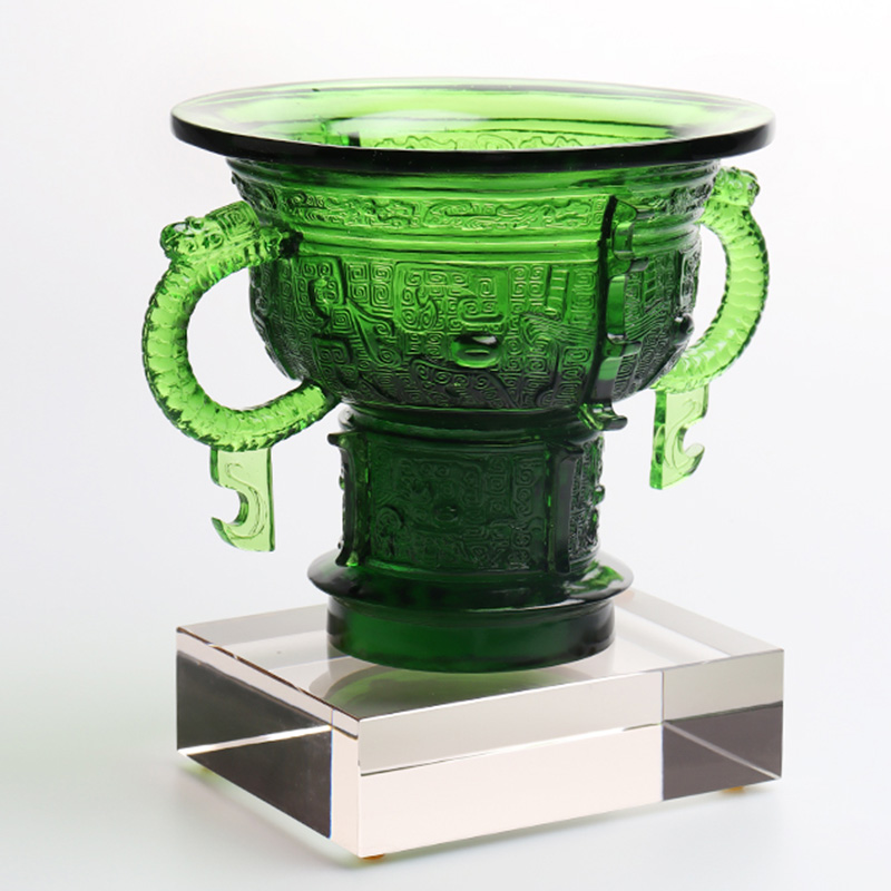 Treppiede cinese con manico a forma di orecchie di drago e motivo a spine